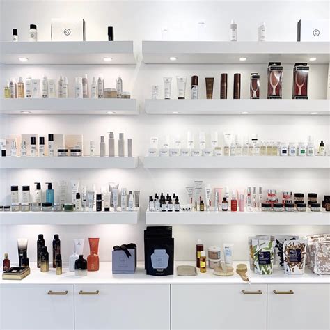 luxury online beauty stores.